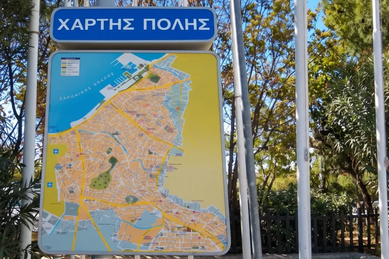 Πινακίδα χάρτη μετά τον καθαρισμό graffiti
